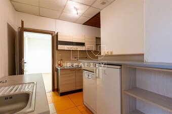 NA PREDAJ RODINNÝ DOM 270m2 V STREDE OBCE TURÁ LÚKA - 11
