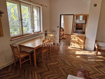 Rodinný dom s hospodárstvom na 1 ha pozemku, na... - 11