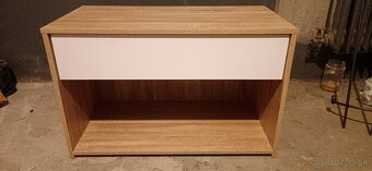 Predam vesiakovu stenu so zrkadlom a skrinkou dub Sonoma - 11