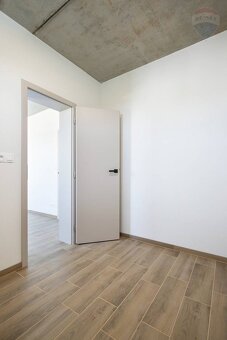 PRENÁJOM: KANCELÁRIE - DUNAJSKÁ STREDA, CZIBÓKOVÁ UL. - 11