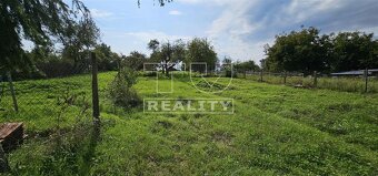 Na predaj rodinný dom s veľkým pozemkom v obci Veľký... - 11