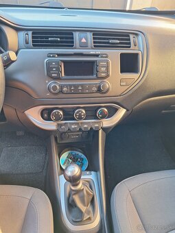 Kia Rio - 11