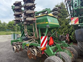 Secí stroj na obilí John Deere 750A, pracovní záběr 6m, rv 2 - 11