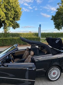 Mercedes-Benz CLK 320 CDI Cabrio - TOP STAV - 11