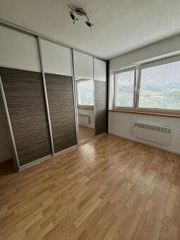 Predaj veľký 3 izbový byt s 2 balkónmi - 11