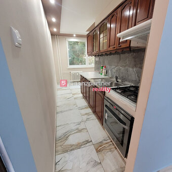 Ponúkame Vám na predaj 3 izbový byt v Nových Zámkoch - 11