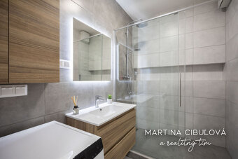 Na predaj 2 izbový štýlový zariadený byt v novostavbe v Bans - 11