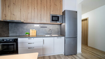 Štýlový kompletne zariadený 2izb byt s balkónom a parkovaním - 11