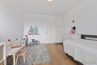 ZNÍŽENÁ CENA Nadštandardný 3-izbový byt s balkónom - 11