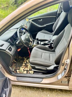 Hyundai i30 1.6 CRDi - 11