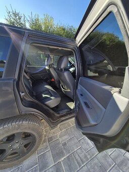 Jeep Grand Cherokee - 11