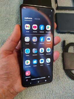 Motorola Razr 60 Pantone Gibraltar Sea 256GB,8GB RAM, - 11