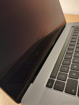 MacBook Pro 16" 2019 i7 2.6 GHz | 16 GB RAM | 512 GB SSD - 11