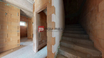 3D obhliadka - 5-izbový rodinný dom kúsok od Dunajskej Stred - 11