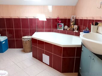 Na predaj rodinný dom s veľkým pozemkom 1968 m2 | Holumnica - 11