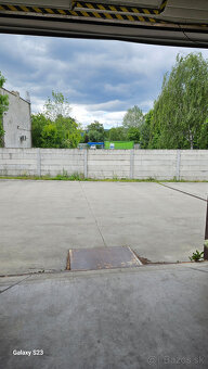 Na predaj samostatný skladový areál o výmere 900m2+2085m2 BA - 11