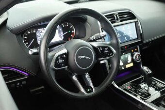 Jaguar XE - 11