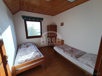 Krásna dvojpodlažná chata s nádherným výhľadom nad Viniankou - 11