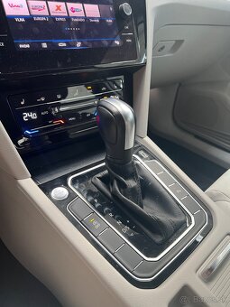 Volkswagen Passat Variant 2.0 TDI Elegance 4Motion DSG - 11