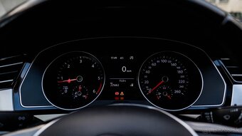 Volkswagen Passat Variant 2.0 TDI BMT Business Comfortline - 11