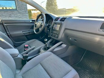 VW GOLF 5 . 1,6 benz - 11