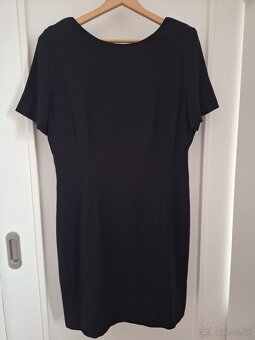 Čierne dámske púzdrové šaty -kokteilky - 11