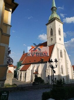 Veľkometrážny dvojizbový byt pod Bratislavským hradom - 11