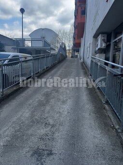 Prenájom Kompletne zariadený 2 - izbový byt s loggiou a par - 11