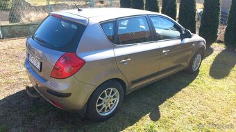 Prenájom vozidla KIA cee’d – spoľahlivé a úsporné auto - 11