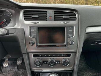 Volkswagen Golf Variant - 11