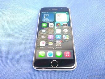 Apple iPhone SE (2020) - 11
