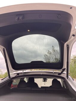 Tesla Model Y Standard Range - 11