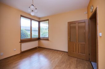 NA PREDAJ -MESTSKÁ 2- GENERAČNÁ VILA -TOPASOVÁ UL. - 11