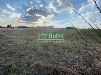 Pozemok Párovské Háje 1 200 m2 ,všetky IS ID 597-14-MIG - 11