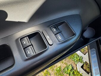 ŠKODA OCTAVIA COMBI RS 2.0TDI CR DSG 125KW 170PS XENON - 11