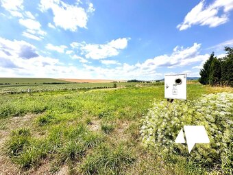 Predaj, rovinatý investičný pozemok 800 m2, Veľký Lapáš - 11