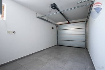 PREDAJ: OBCHODNÝ PRIESTOR, DUNAJSKÁ STREDA - ŠPORTOVÁ ULICA - 11