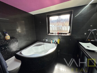 ,,ZNÍŽENÁ CENA ,,NA PREDAJ Luxusný rodinný dom - 11