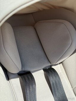 Nuna ARRA Next – bezpečná autosedačka s otočnou základňou BA - 11
