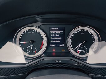 Skoda Superb Combi Sportline 2.0 TDI - 11