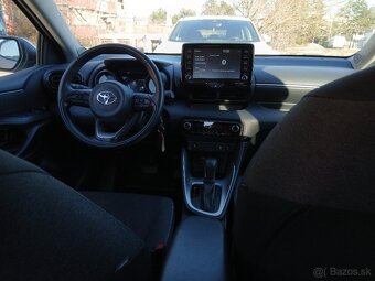 Toyota Yaris Hybrid 1.5 Comfort + Style + Tech - 11