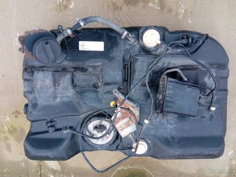 Ford Mondeo Mk3 1,8, rv.2000 - diely. - 11