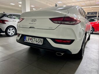 Hyundai i30 Fastback 1,5 T-GDi mHEV iMT Family - 11
