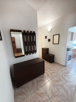 Na predaj priestranný 2-izbový byt, SEVER – 65 m2, balkón - 11