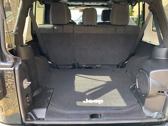 Jeep Wrangler JK 2,8 CRD Mountain - 11