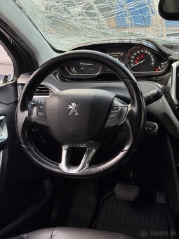 Peugeot 2008 1.2 PureTech ALLURE Automat - 11