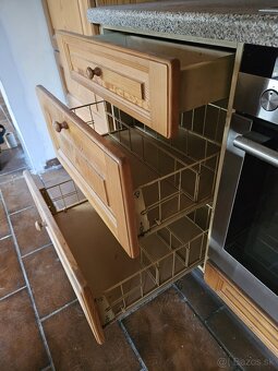 Masívna kuchynská linka z Nemecka so spotrebičmi - 11