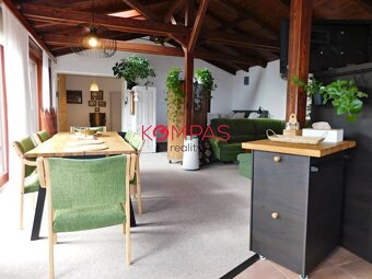 KRÁSNY RODINNÝ DOM SO ZÁHRADOU A DREVENÝM ALTÁNKOM V OBCI LU - 11