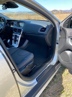 Volvo V40 Cross Country D2 Momentum Pro, Top stav. - 11