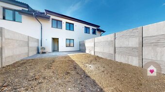 SKOLAUDOVANÝ A DO ŠTANDARDU DOKONČENÝ 4-IZBOVÝ RD S TEPEL. Č - 11